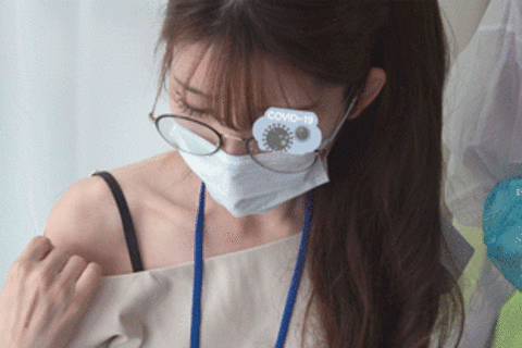 [ワクチン接種]ハプニング！服がず...