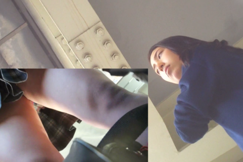 クール系美少女、逆さ撮り